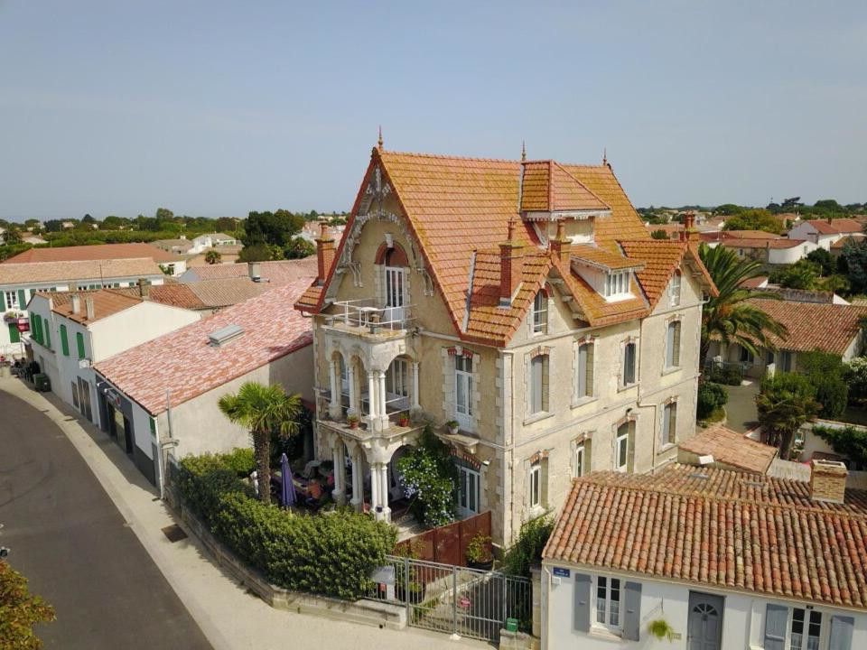 L’Insulaire, chambres d’hôtes et studios, villa Belle Epoque, à la pointe de l’île, en plein cœur de Saint-Denis d’Oléron.